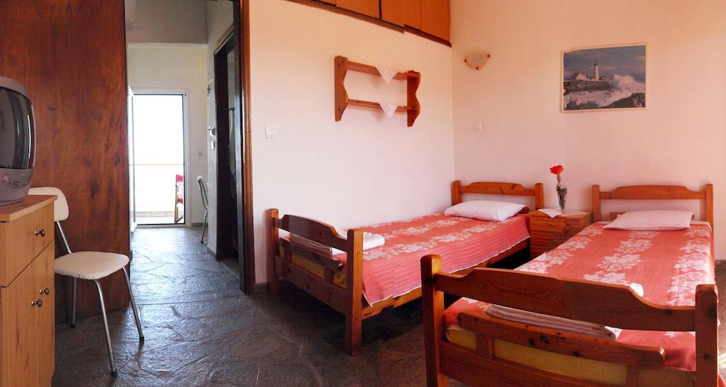 Aris Pension アギア・パラスカヴィ 部屋 写真